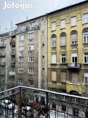 FELÚJÍTOTT LAKÁS, KIVÁLÓ HELYEN BUDA SZÍVÉBEN!