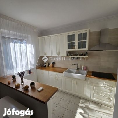 FELÚJÍTOTT NAPPALI+2 SZOBÁS CSALÁDI HÁZ!