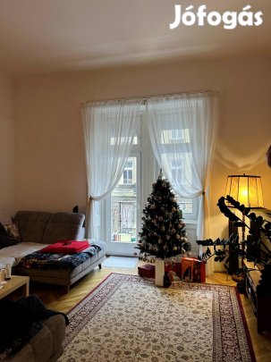 FELÚJÍTOTT, POLGÁRI ELEGANCIÁT ÁRASZTÓ LAKÁS ERKÉLLYEL A RÓZSADOMB SZÍ