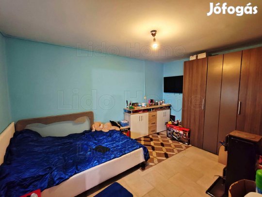 FŐNYEDEN eladó CSALÁDI HÁZ