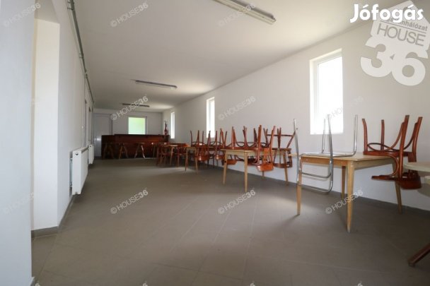 FŐ ÚT MELLETTI, 110 m2-es ÜZLETHELYISÉG ELADÓ! (2583 m2 telekterület!)