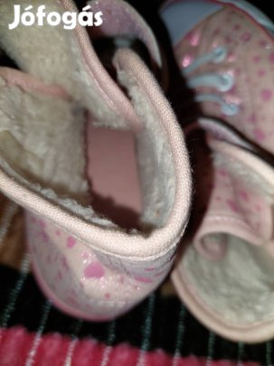 F&F kislány magasszárú cipő szivecskés 28-as