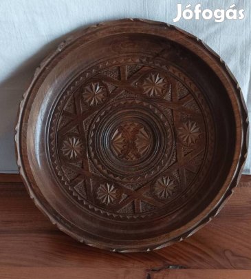 Fa, faragott tányér 