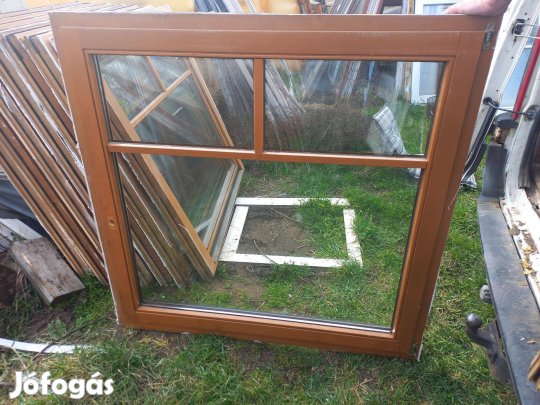 Fa ablak 108 cm x 134 cm ; 134 cm x 134 cm