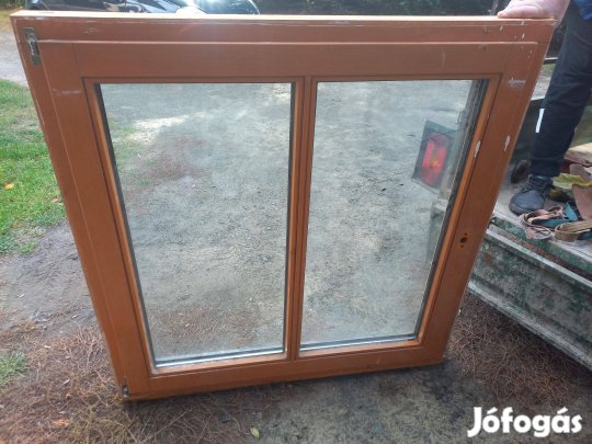 Fa ablak 118 cm x 120 cm