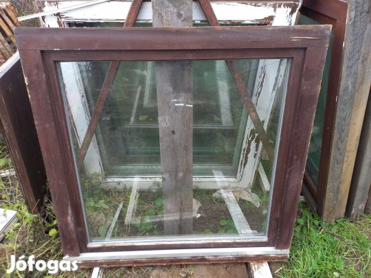 Fa ablak 119 cm x 119 cm
