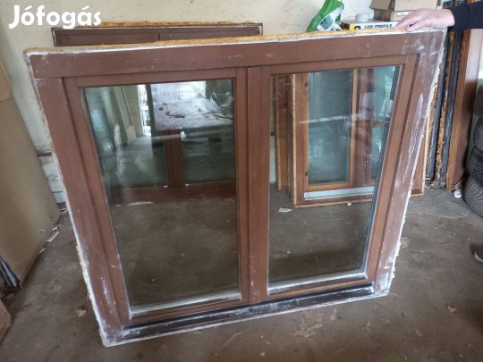 Fa ablak 137 cm x 129 cm ; 146 cm x 129 cm