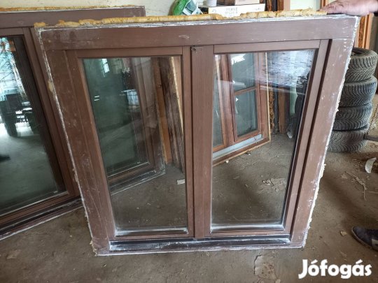 Fa ablak 146 cm x 123 cm