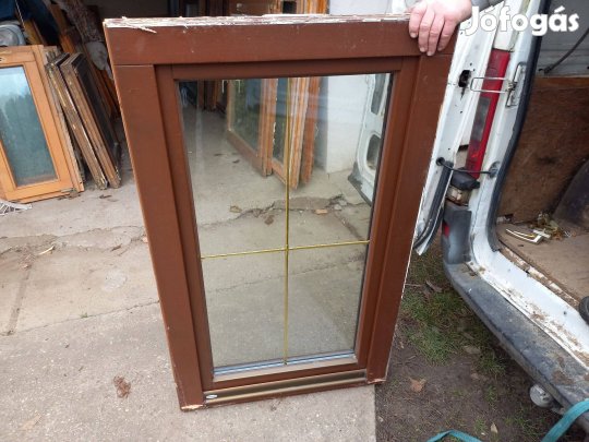 Fa ablak 80 cm x 125 cm