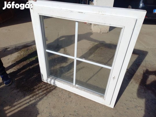 Fa ablak ok 110 cm x 115 cm