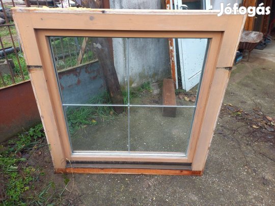 Fa ablak ok 127 cm x 120 cm