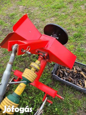 Fa aprító traktorhajtású