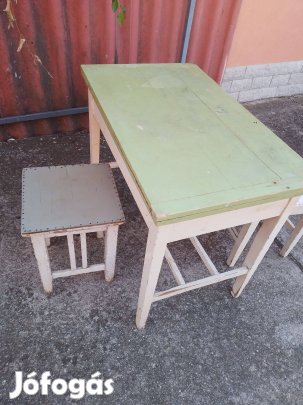 Fa asztal 2 hokedlivel