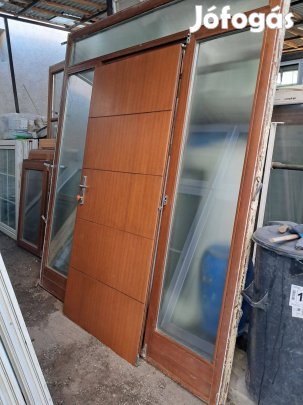 Fa bejárati ajtó