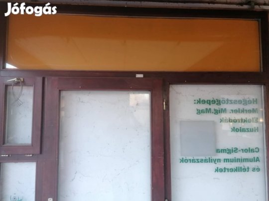 Fa bejárati ajtó /portál