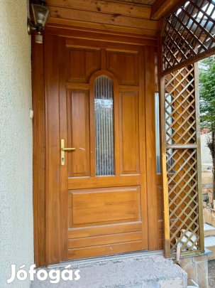 Fa bejárati ajtó és ablakok