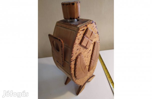Fa díszítésű üvegkulacs, kínáló kulacs