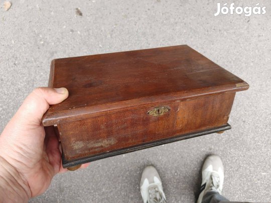 Fa doboz fellelt állapotban