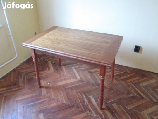 Fa ebédlőasztal, kihúzható