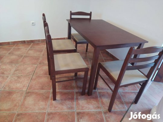 Fa ebédlőasztal négy székkel
