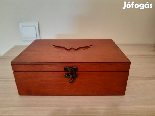 Fa ékszerdoboz