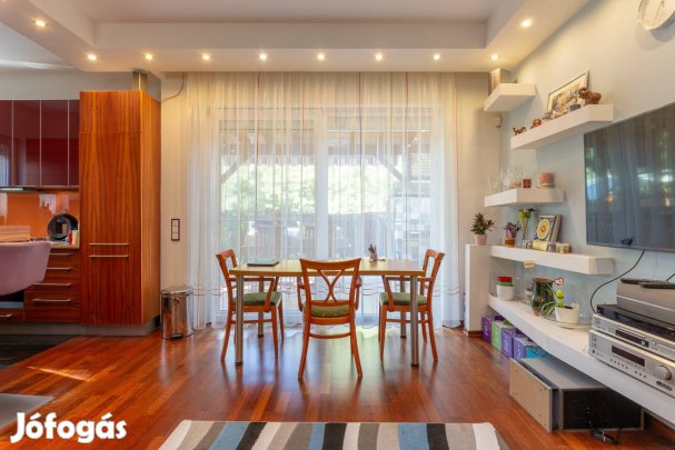 Fa érkező székek kiváló állapotban eladók