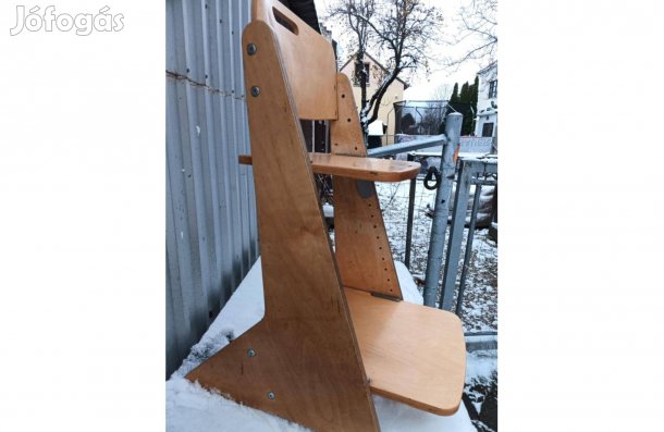Fa etetőszék . Állítható üléssel és lábtartó német
