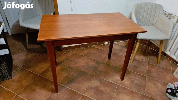 Fa étkezőasztal