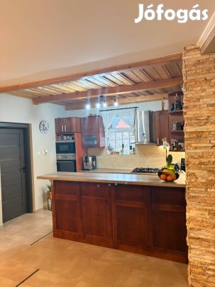 Fa frontú Konyhabútor