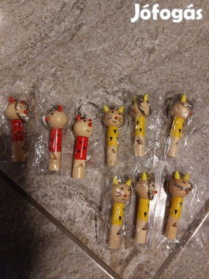 Fa fütyülös kulcstartók