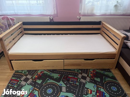 Fa gyerekágy matraccal