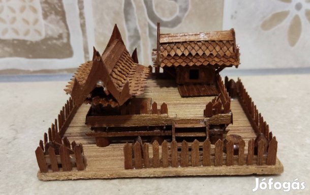 Fa házikó makett