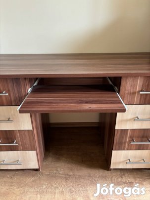 Fa íróasztal