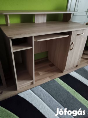 Fa íróasztal és szék