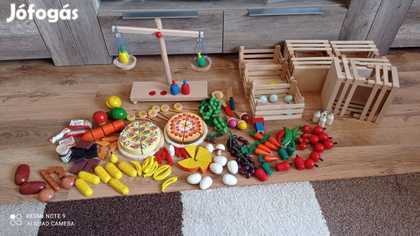 Fa játék babakonyha kiegészítők - zöldséges , piaci stand