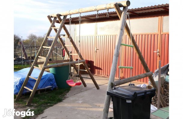 Fa játszótér hinta létra mászókötél fa állvánnyal szabadtéri játék