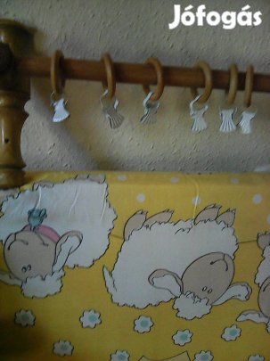 Fa karnis csiptetőkkel 1.5 méter és 2 db díszes tartóval