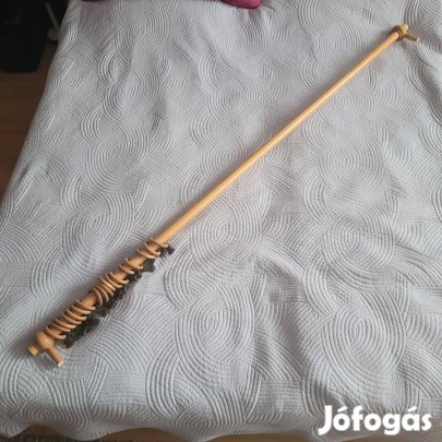 Fa karnis karikákkal