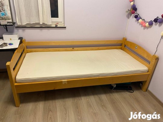 Fa keretes ágy
