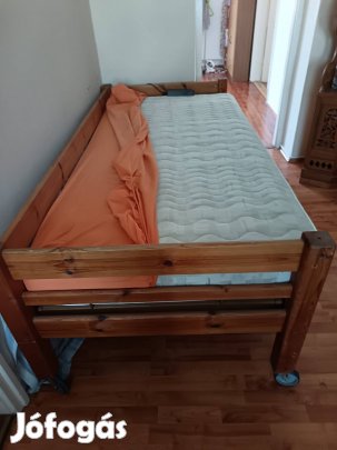 Fa keretes kerekes ágy! 