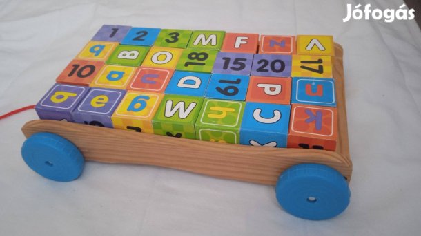 Fa kockák (28 db) betűkkel és számokkal, húzható kis kocsival