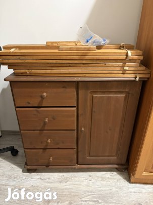 Fa komód pacolt