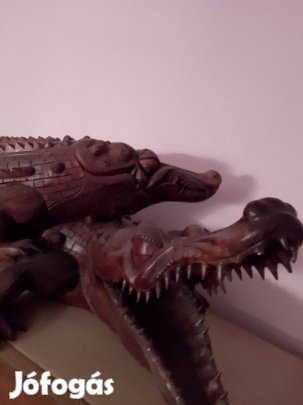 Fa krokodil szobor