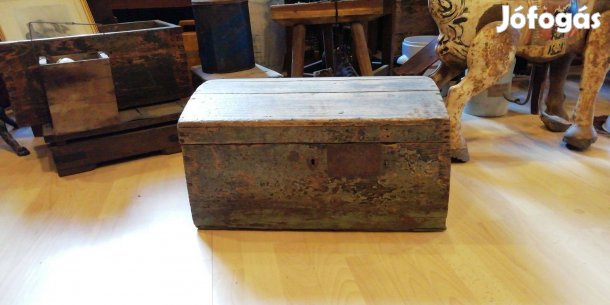 Fa láda, régi kopottas láda, dekoráció, loft