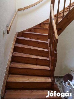 Fa lépcső beltéri
