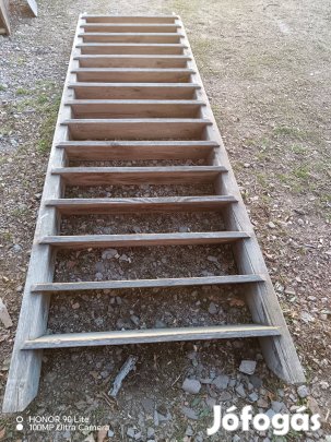 Fa létra, padlás feljáró. 