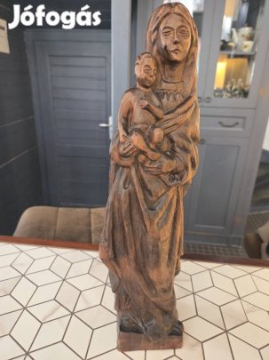 Fa női szobor, gyermekkel a kézben