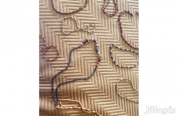 Fa nyakláncok összesen 1500 Ft-ért eladók