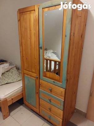 Fa öltözőszekrény