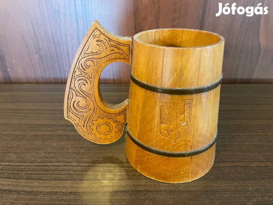 Fa sörös korsó faragott